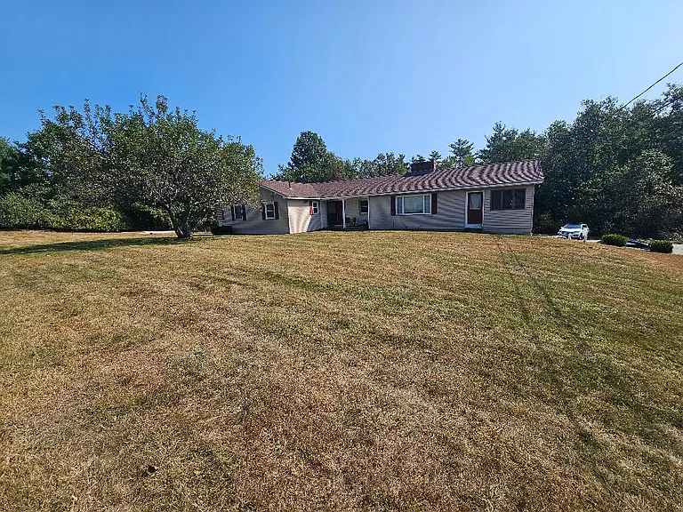 1037 Calef Hwy — Photo 10