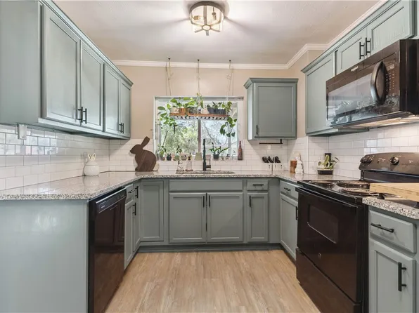 409 Buckingham Pl, Brunswick, GA 31525