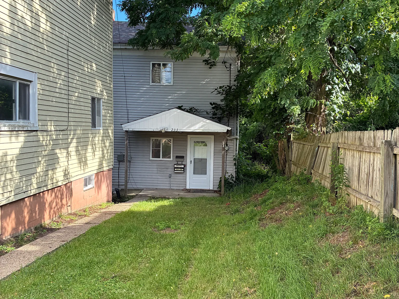 2 bed, 1290 sqft, $995 — Photo 2
