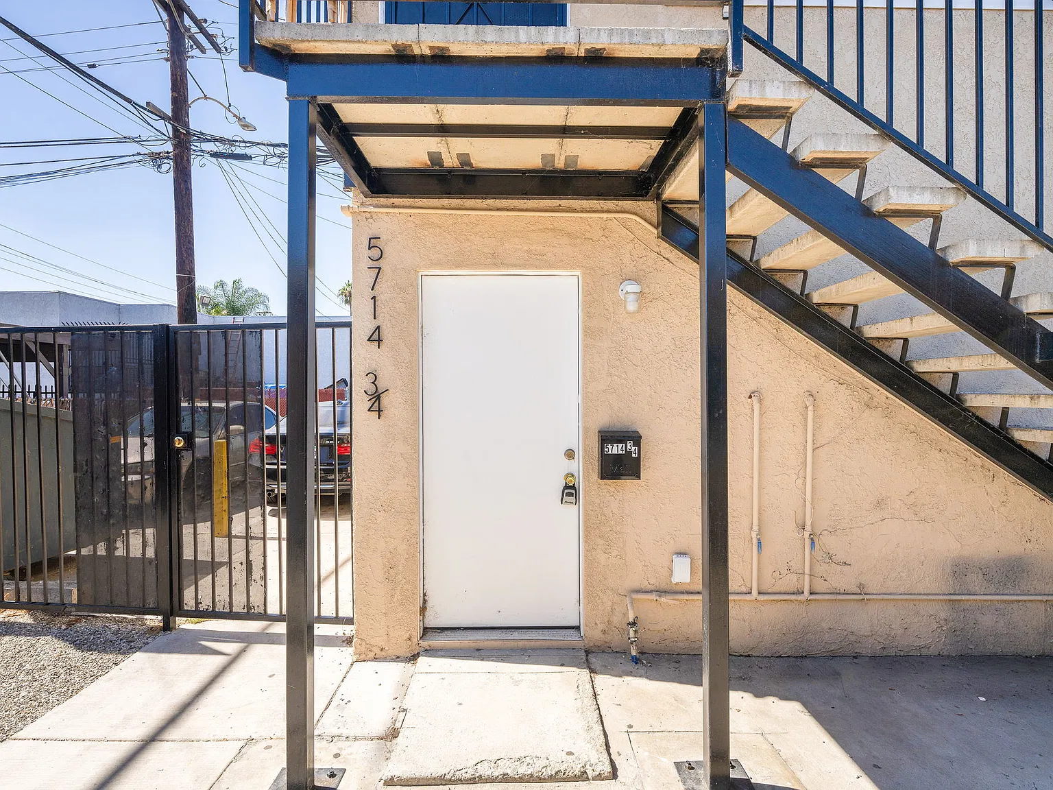 2 bed, 550 sqft, $2,050 — Photo 1