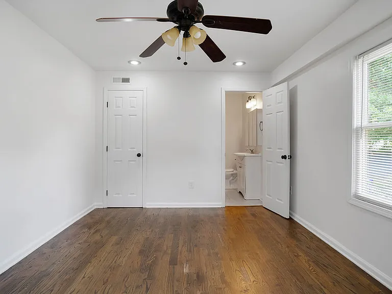Bedroom #4 (Primary) w/bathroom