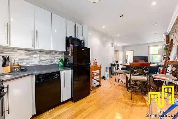 Rented by The Syper Group | media 11