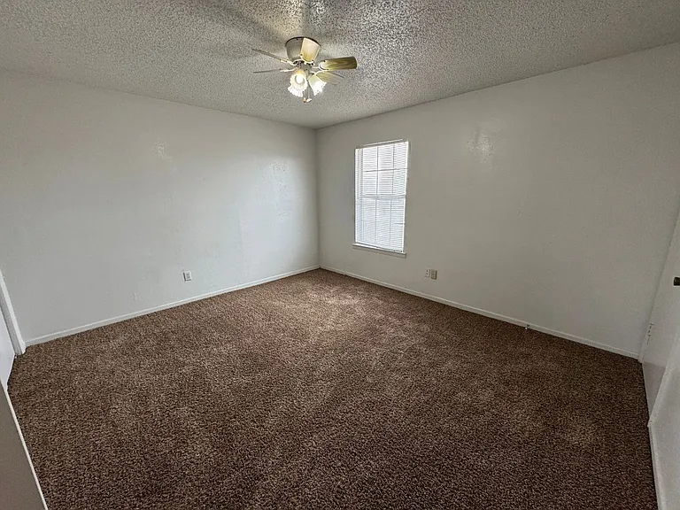 1006 Eastside Dr — Photo 14