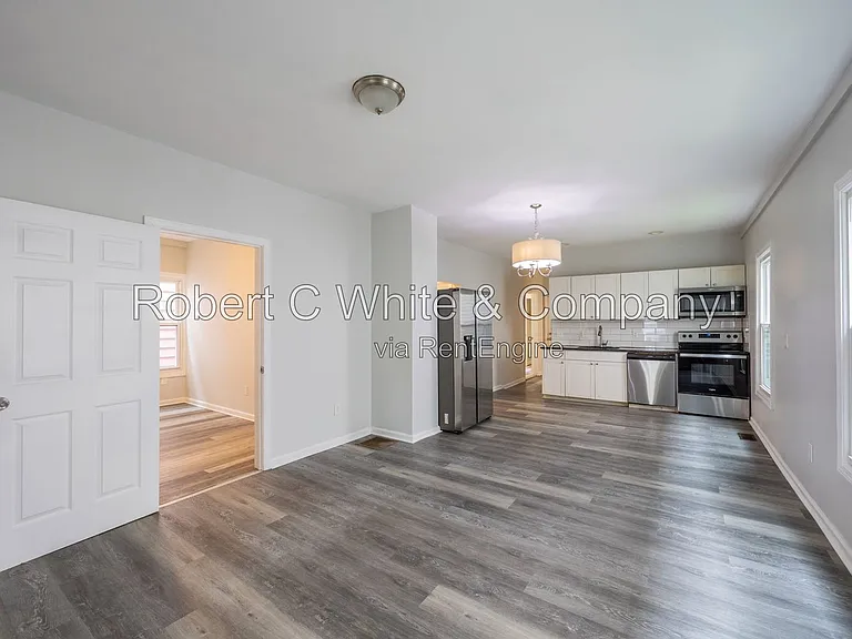 687 Winchester Ave #1 — Photo 4