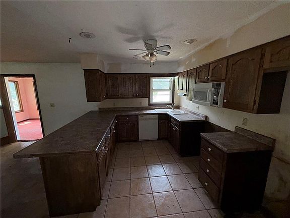 3rd image of 403 Montrey St