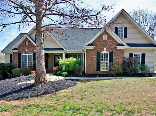 101 Winterbrook Cir, Seneca, SC 29678