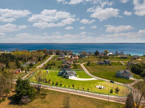 3833 Smokey Cove Dr, Traverse City, MI 49686