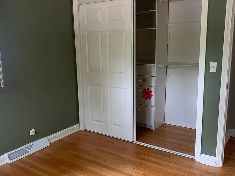 1232 Laurel Ln — Photo 4
