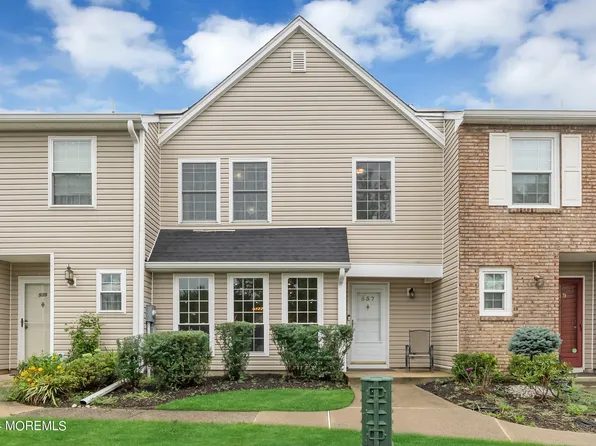 537 Manchester Place, Morganville, NJ 07751