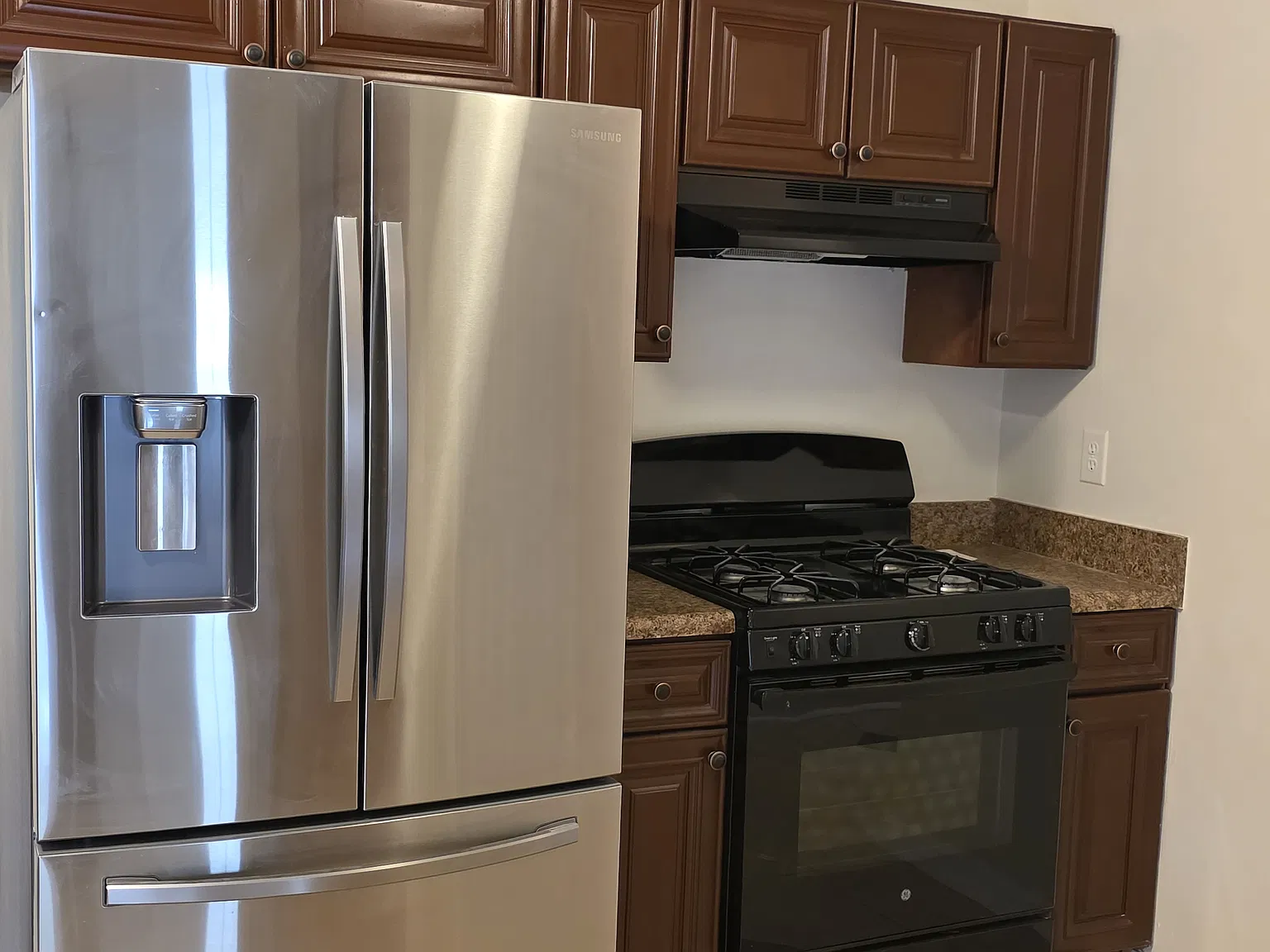 4 bed, 2.5 bath, 2900 sqft, $2,200 — Photo 3