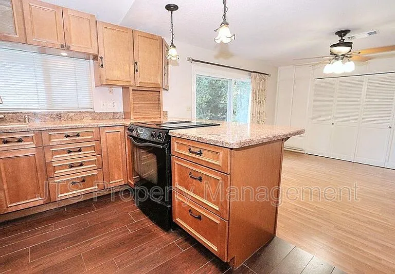 1060 Sand Bar Cir — Photo 28