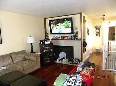 4th image of 213 Bellevue Ave