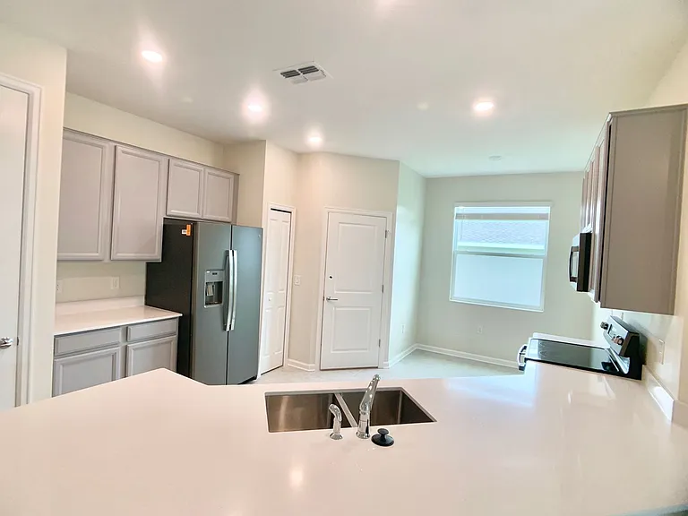 16440 Champlain St — Photo 4