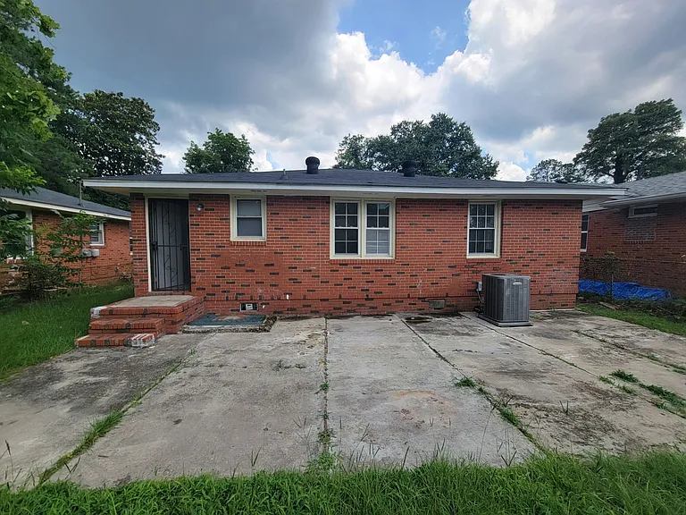 2111 Dyer St — Photo 20