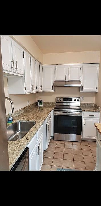 2nd image of 1044 Willow Green Dr