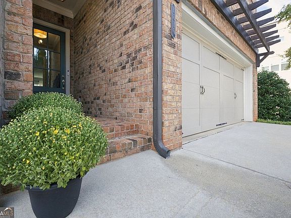 2nd image of 1010 Milhaven Dr