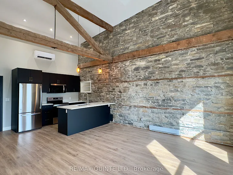 330 Victoria St N #7 — Photo 2