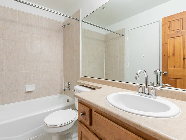 1600 Pinebrook Blvd #E1 — Photo 15