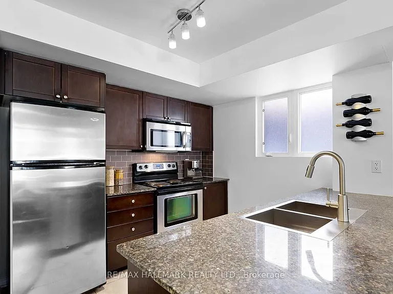 11 Ruttan St #122 — Photo 5