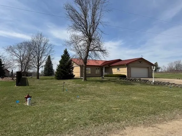 220 Sunset Ct, Chelsea, IA 52215