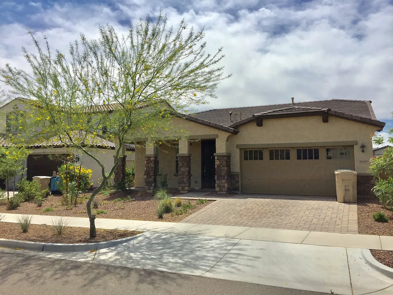 3 bed, 2019 sqft, $2,195 — Photo 1