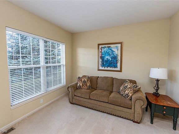5th image of 35982 Bentley Dr