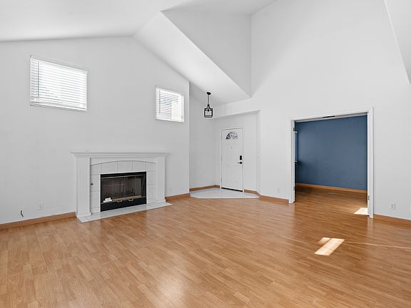 5th image of 1124 N Grass Valley Way