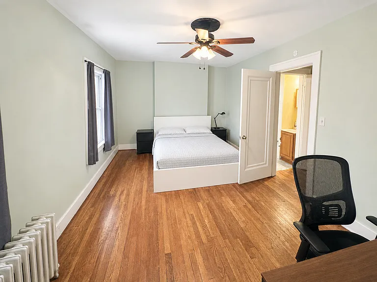 1014 Mirror St — Photo 6
