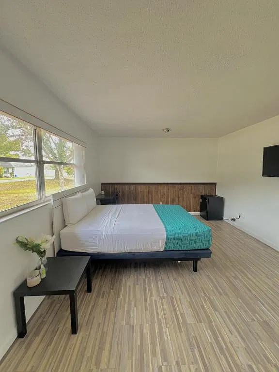 1214 Fairlane Ct — Photo 3