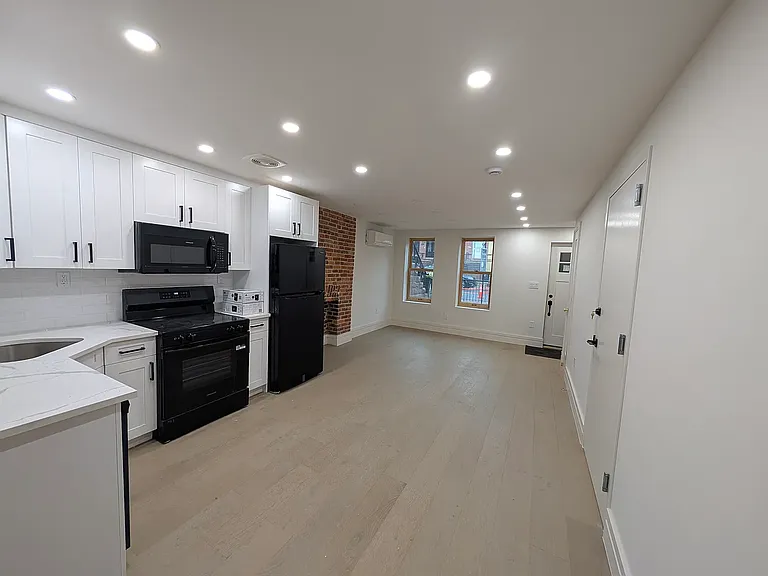 242 Albany Ave #2 — Photo 2
