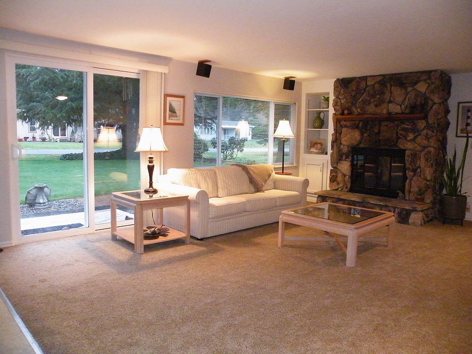 Family Rm w/Fireplace 16x20