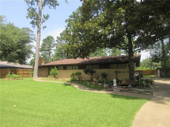 1106 Lakeshore Dr, Pineville, LA 71360