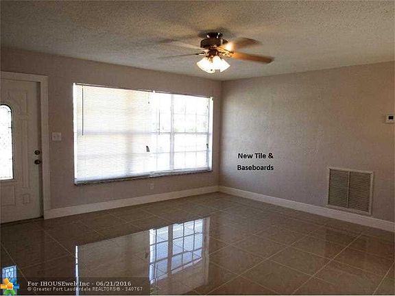 4th image of 2850 NE 8th Ave