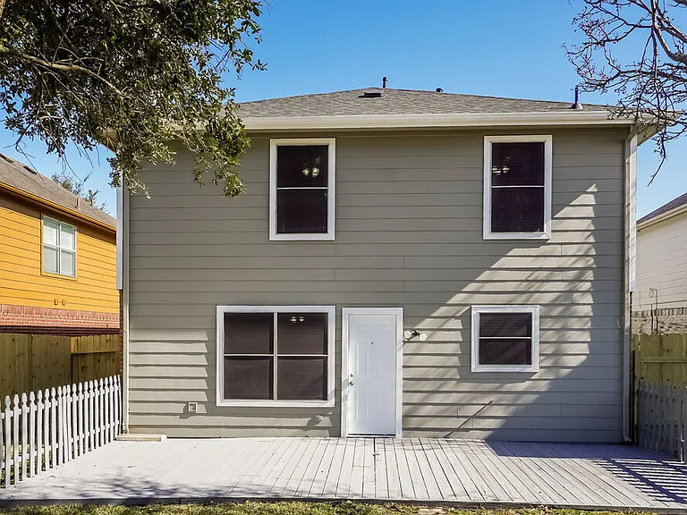 3615 Rolling Springs Ln — Photo 17