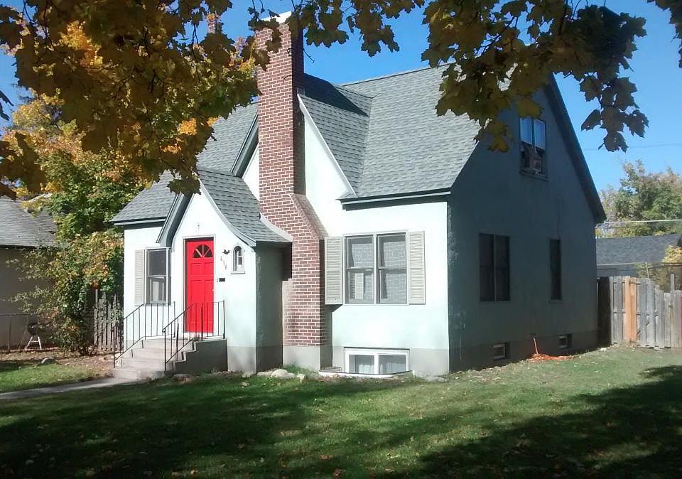 Front of 416 house.