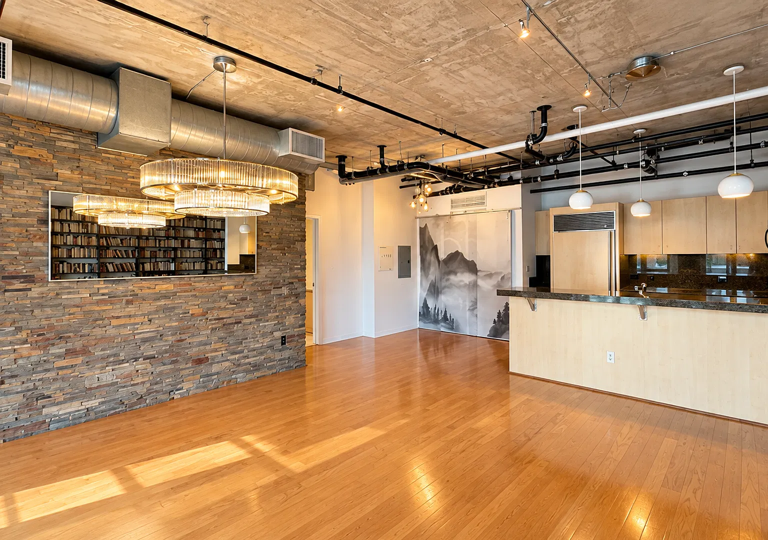 Spacious Luxury Loft with 2 Baths, 2 Parking Spaces in Downtown San Diego — Photo 3