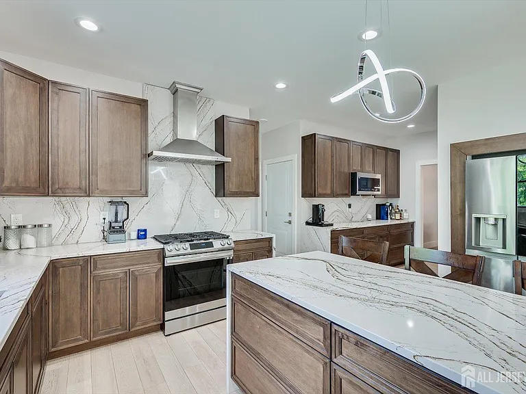 145 Center St — Photo 20