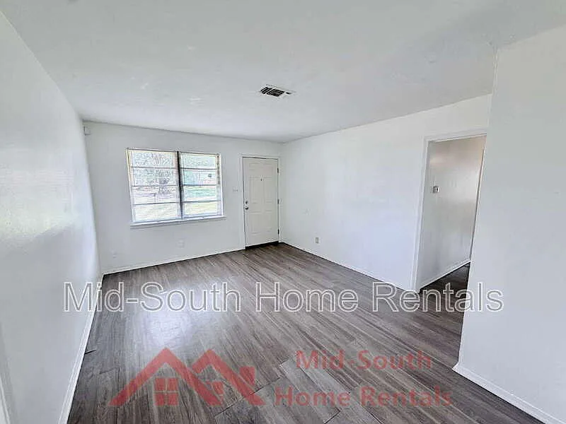 4 bed, 1.5 bath, 1181 sqft, $1,250 — Photo 4