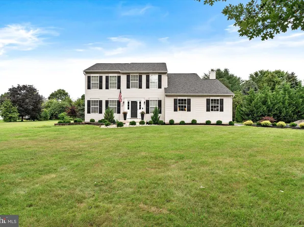 27 Galloping Brook Dr, Allentown, NJ 08501