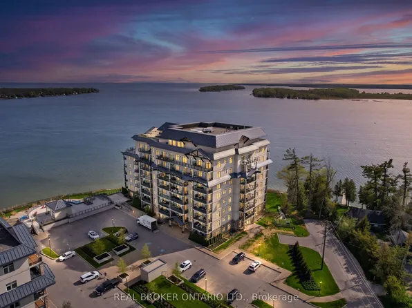 90 Orchard Point Rd #207, Orillia, ON L3V 8K4