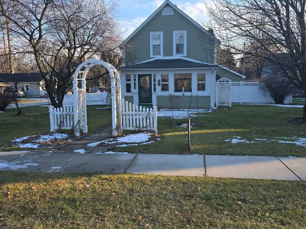 225 Jefferson Ave, Chesterton, IN 46304