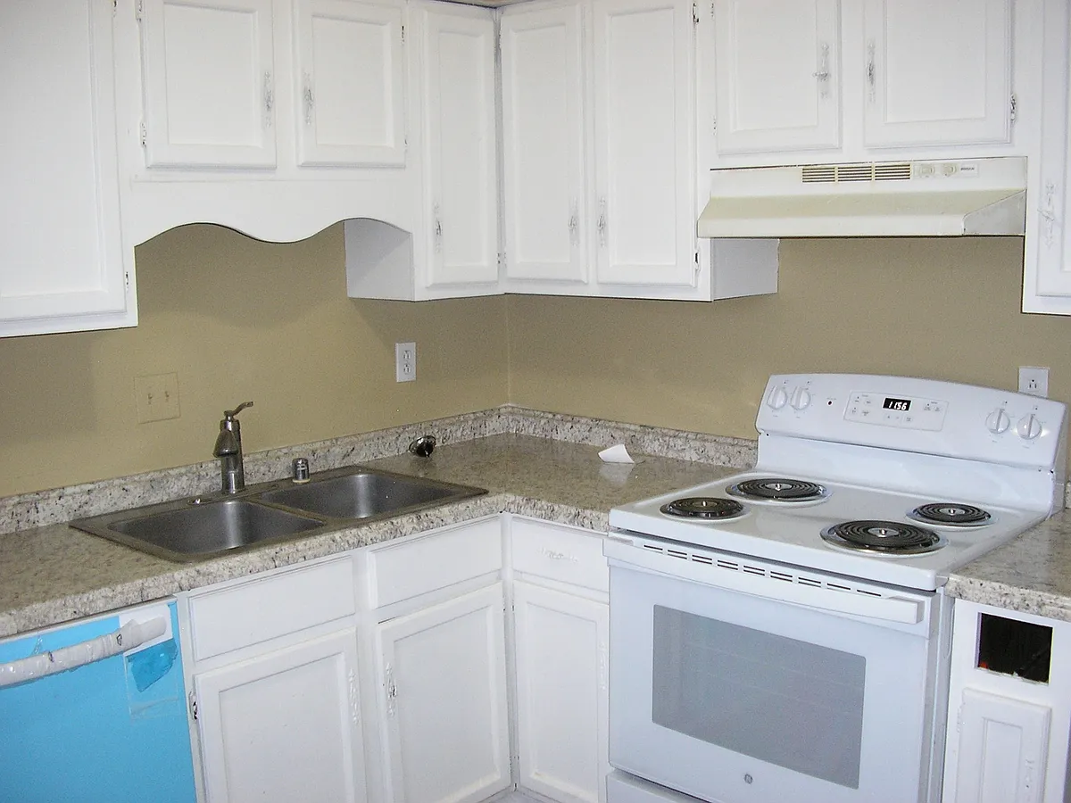 Building Photo - 1721 Highland Way #B