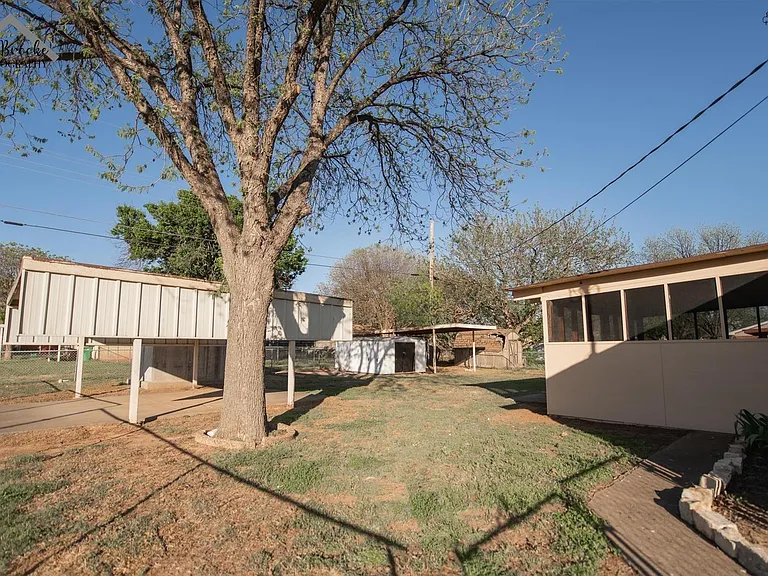 1020 W Cornelia Ave — Photo 40