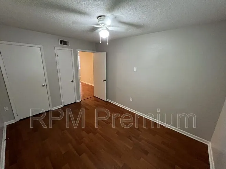 4133 Lee St #17 — Photo 11