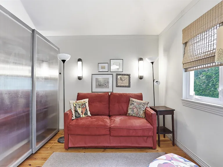 101 W 33rd St #B — Photo 5