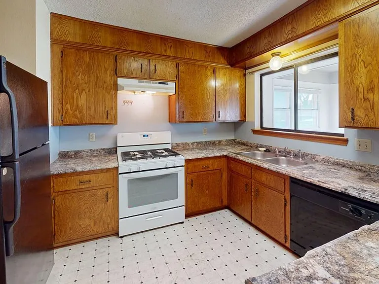 1810 Gautier Ave — Photo 7