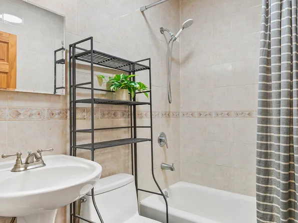 240 East 24th Street 1E image 4 of 4