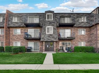 9381 Bay Colony Dr #1N, Des Plaines, IL 60016