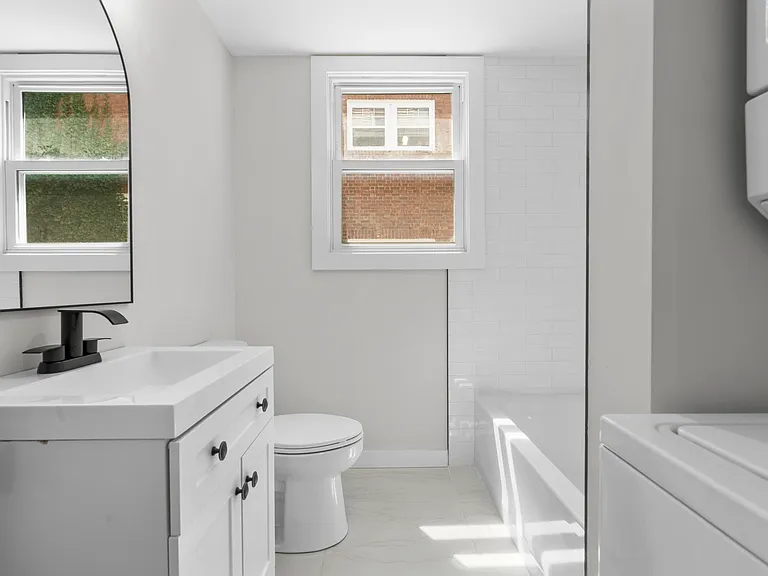 1070 Whitney Ave #1 — Photo 14