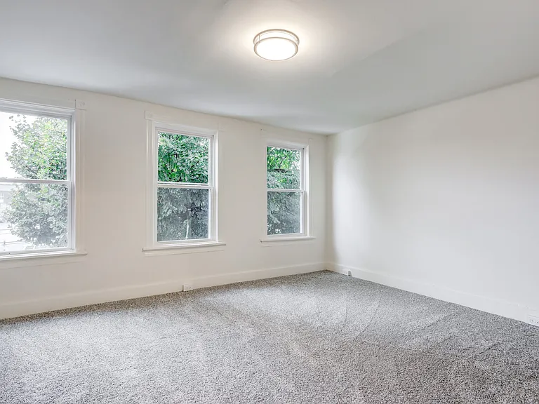 131 S Marshall St — Photo 25